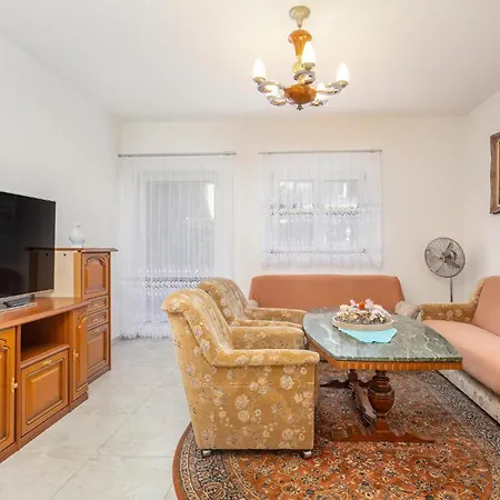 Gorgeous In With Jacuzzi Apartment